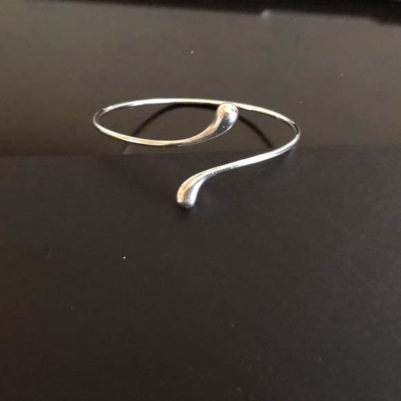 Tiffany & Co. Jewelry - Tiffany & Co Elsa Peretti Elongate Teardrop Bangle